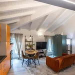A Nest Among The Roof Of Center Apartment