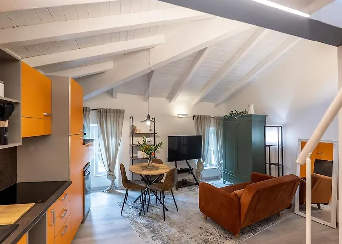 A Nest Among The Roof Of Center Apartamento