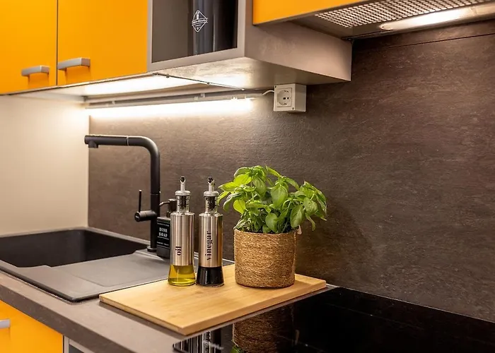 A Nest Among The Roof Of Center * Parma